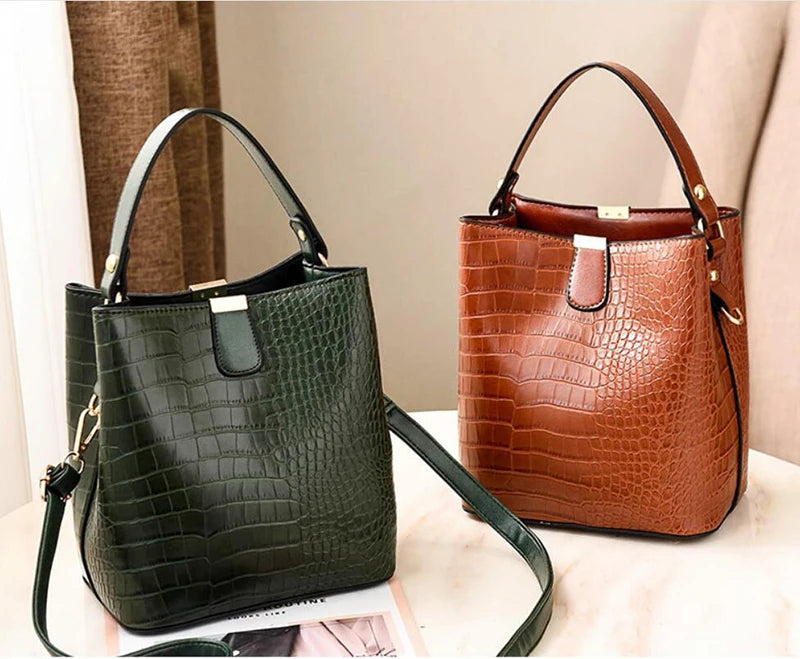 Sac à bandoulière effet croco