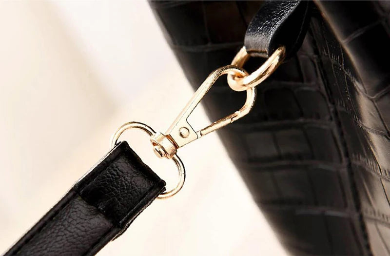 Sac à bandoulière effet croco
