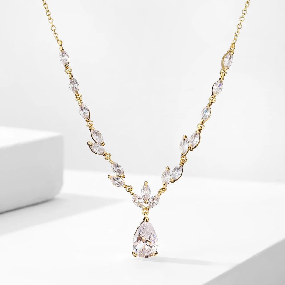 Collier et boucles d’oreilles à motifs goutte — ensemble ou séparément